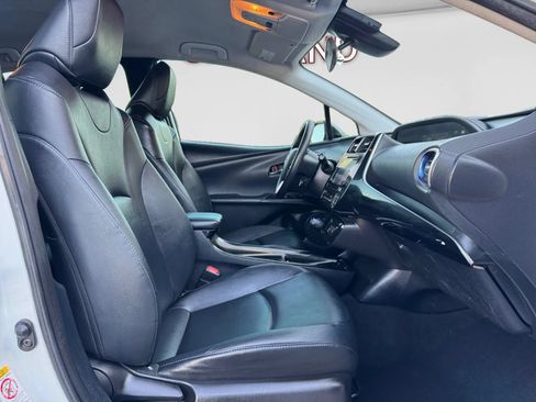 Used 2018 Toyota Prius Three Touring FWD image 24