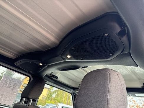 Used 2024 Jeep Wrangler Sahara image 33