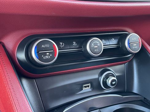 Used 2019 Alfa Romeo Stelvio image 22