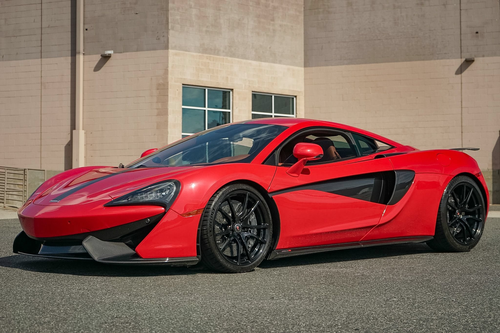 Used 2016 McLaren 570S Coupe RWD image 2