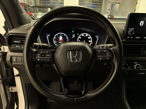 Used 2025 Honda Pilot Sport image 19