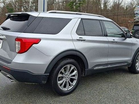 Certified 2022 Ford Explorer Limited w/ Equipment Group 301A image 8