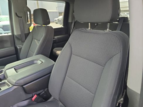 Used 2022 Chevrolet Silverado 2500 Custom w/ Custom Value Package image 18