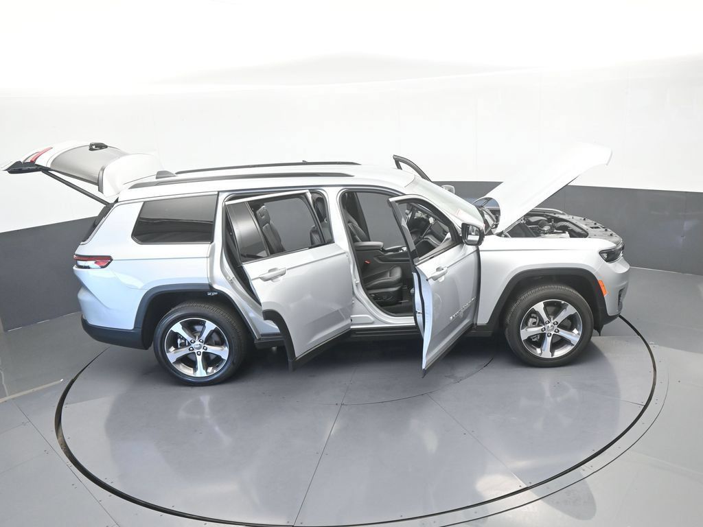 Used 2025 Jeep Grand Cherokee L Limited RWD image 71
