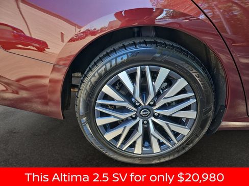 Used 2025 Nissan Altima 2.5 SV FWD image 43