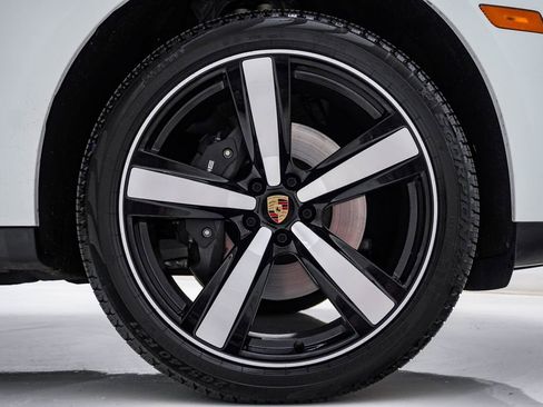 Certified 2026 Porsche Macan AWD/4WD image 13