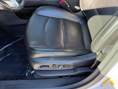 Used 2022 GMC Terrain SLT image 16