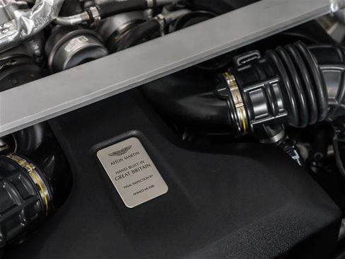 Used 2023 Aston Martin V8 Vantage Roadster image 29