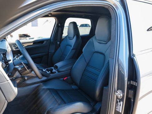 New 2026 Porsche Cayenne GTS image 5