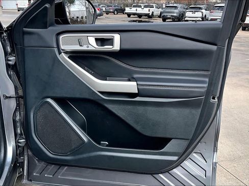 Used 2023 Ford Explorer Limited image 21