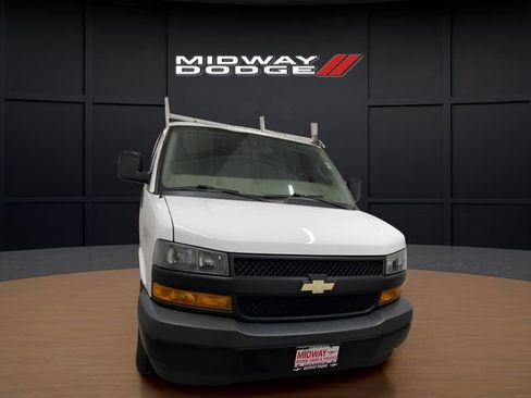 Used 2021 Chevrolet Express 3500 w/ Driver Convenience Package image 5