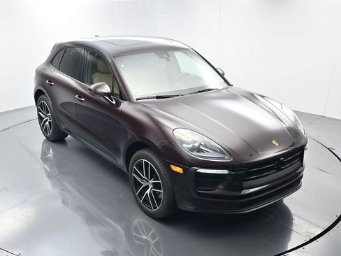 Certified 2025 Porsche Macan AWD/4WD image 41