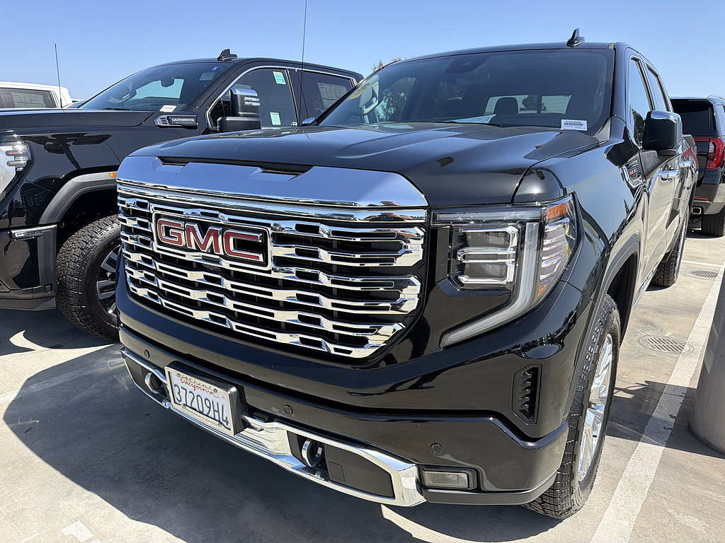 Used 2026 GMC Sierra 1500 Denali w/ Technology Package AWD/4WD image 2