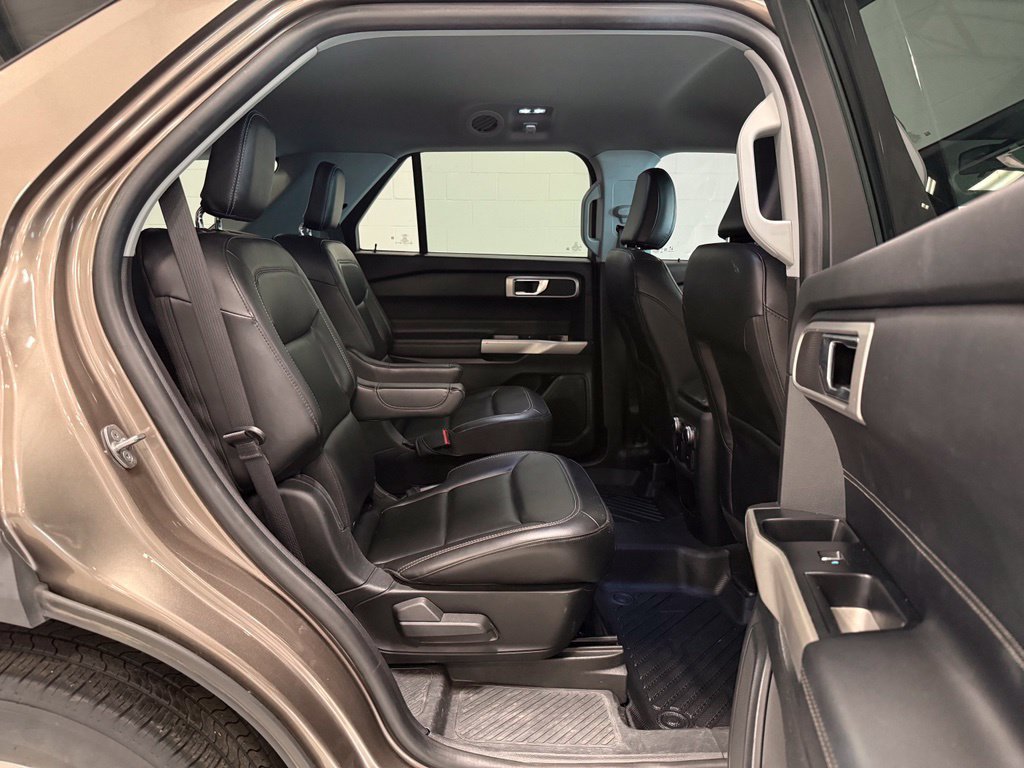 Certified 2021 Ford Explorer XLT w/ Equipment Group 202A AWD/4WD image 33