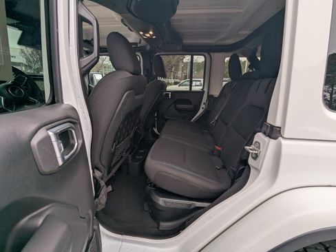 Used 2021 Jeep Wrangler Unlimited Rubicon w/ Cold Weather Group image 11