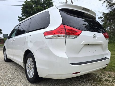 Used 2012 Toyota Sienna XLE w/ Entertainment Pkg FWD image 5