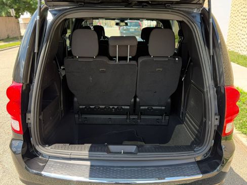 Used 2019 Dodge Grand Caravan SE FWD image 9