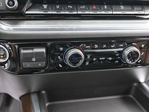 Used 2024 Chevrolet Silverado 3500 High Country w/ Z71 Off-Road Package AWD/4WD image 12