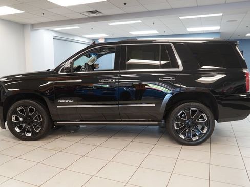 Used 2018 GMC Yukon Denali w/ Denali Ultimate Package AWD/4WD image 2
