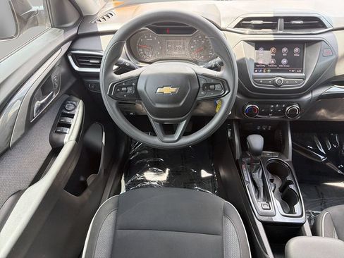 Used 2023 Chevrolet TrailBlazer LS FWD image 13