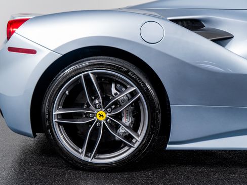 Used 2019 Ferrari 488 Spider image 8