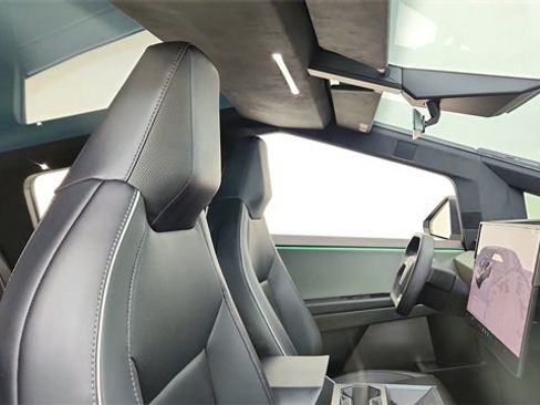 Used 2025 Tesla Cybertruck AWD Crew Cab image 19