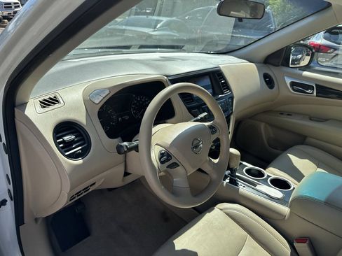 Used 2015 Nissan Pathfinder S FWD image 16
