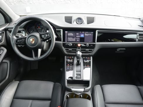 Certified 2026 Porsche Macan AWD/4WD image 12