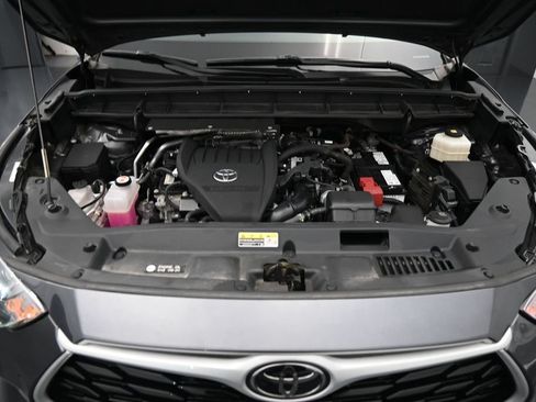 Used 2023 Toyota Highlander XLE AWD/4WD image 14