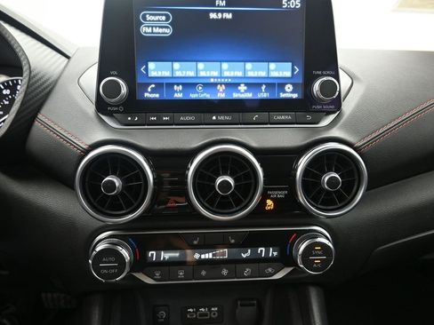Used 2025 Nissan Sentra SR image 16