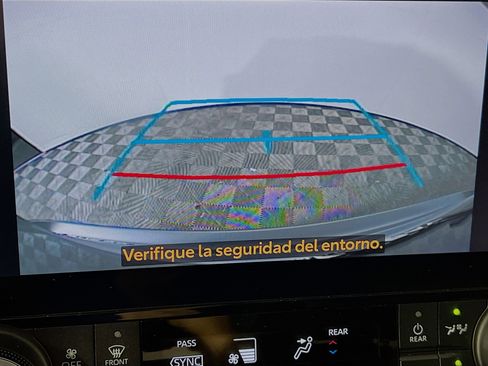 Used 2023 Toyota Highlander XLE FWD image 28