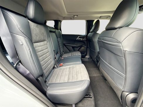 New 2026 Mitsubishi Outlander SE image 29