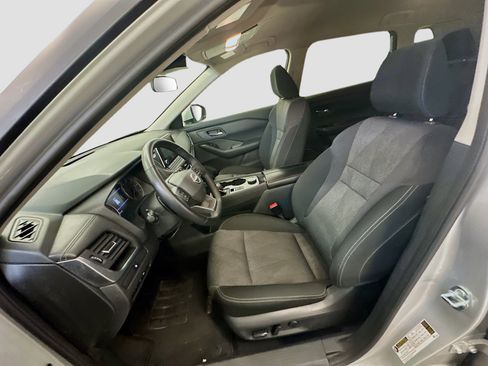 Used 2025 Nissan Rogue SV image 13