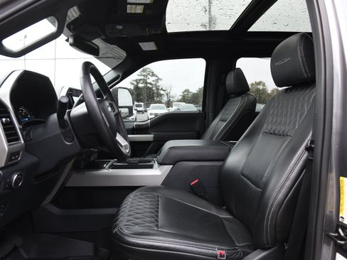 Used 2022 Ford F250 Lariat w/ Black Appearance Package image 22