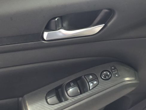Used 2024 Nissan Altima 2.5 SV FWD image 15