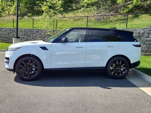 Used 2026 Land Rover Range Rover Sport SE AWD/4WD image 6