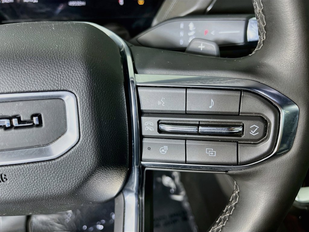 Used 2025 GMC Yukon Denali AWD/4WD image 15