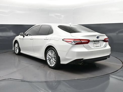 Used 2020 Toyota Camry XLE FWD image 5