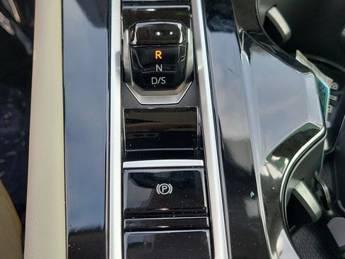 Certified 2024 Volkswagen Atlas SEL Premium R-Line AWD/4WD image 29