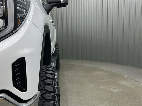 Used 2023 GMC Sierra 1500 SLT image 16