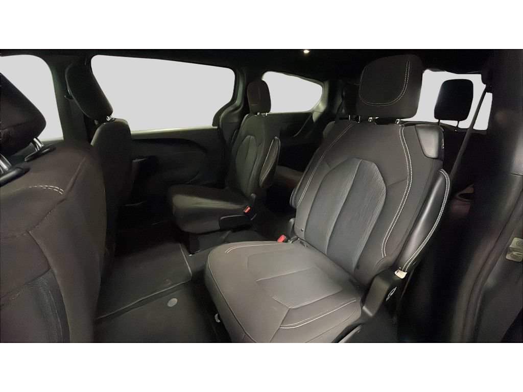 Used 2023 Chrysler Pacifica Touring FWD image 14