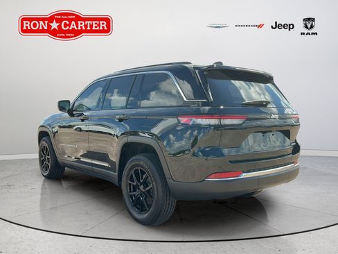Used 2025 Jeep Grand Cherokee Laredo X RWD image 4