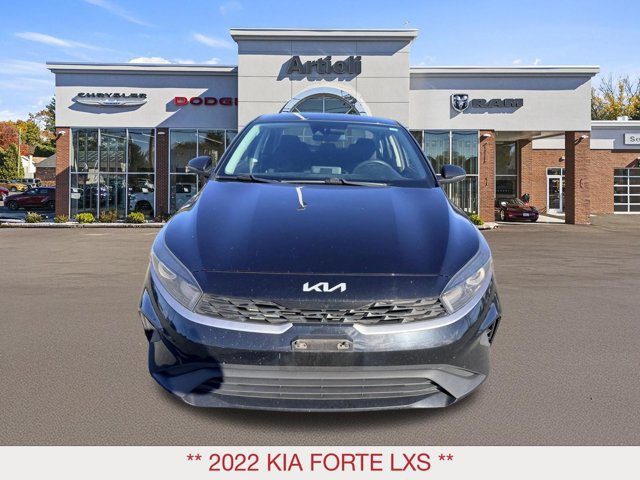 Used 2022 Kia Forte LXS w/ LXS Technology Package FWD image 2