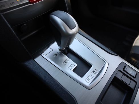 Used 2010 Subaru Legacy 2.5i Limited AWD/4WD image 27