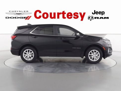 Used 2023 Chevrolet Equinox LT w/ Driver Convenience Package image 4