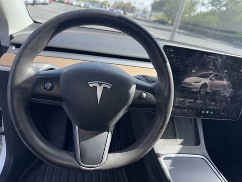 Used 2023 Tesla Model Y Long Range AWD/4WD image 9