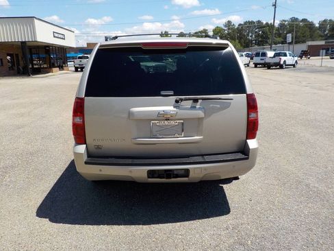 Used 2009 Chevrolet Suburban LT w/ Luxury Package RWD image 4
