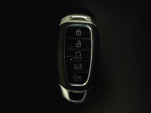 Used 2022 Hyundai Elantra SEL w/ Convenience + Premium Package image 32