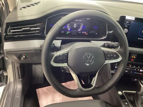 Used 2025 Volkswagen Jetta SE w/ Sunroof Package image 7