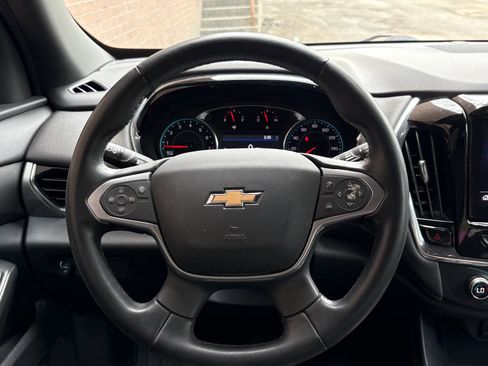 Used 2023 Chevrolet Traverse LT image 38